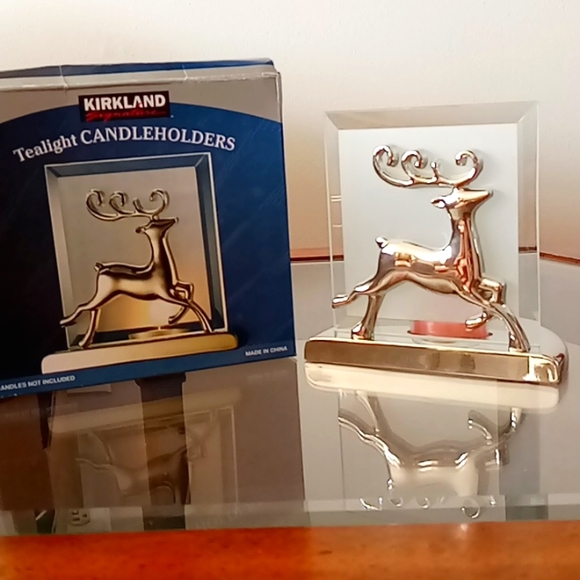 Kirklands Other - Reindeer candle holder